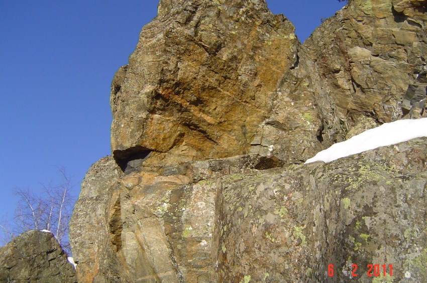 49. Paa berget vaexte det en hel del lavar, mycket av det groena paa bilden aer kartlav (Rhizocarpon geograhicum)